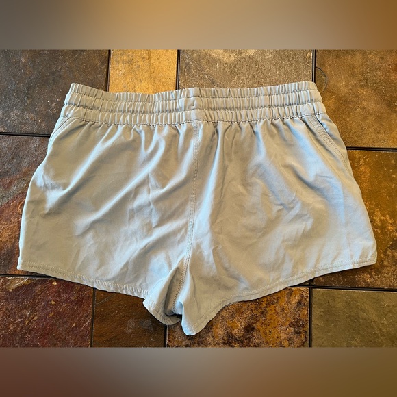 Vuori Clementine Shorts - Picture 2 of 7